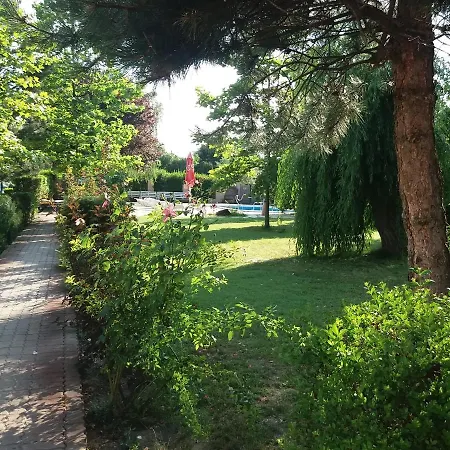 Oazis Wellness Panzio ホテル 3*