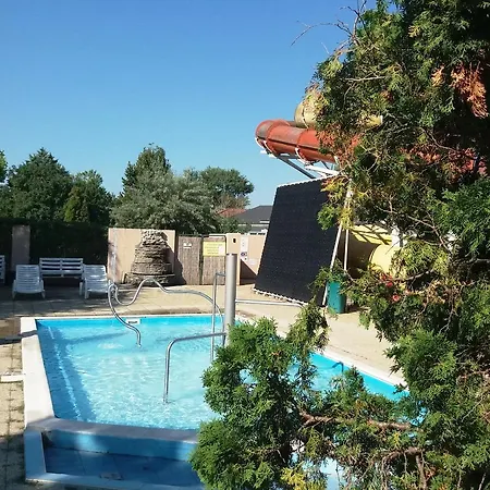 فندق Oazis Wellness Panzio Szigetszentmiklós