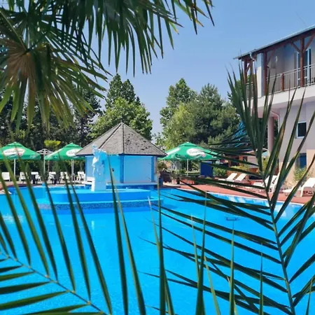 Oazis Wellness Panzio מלון