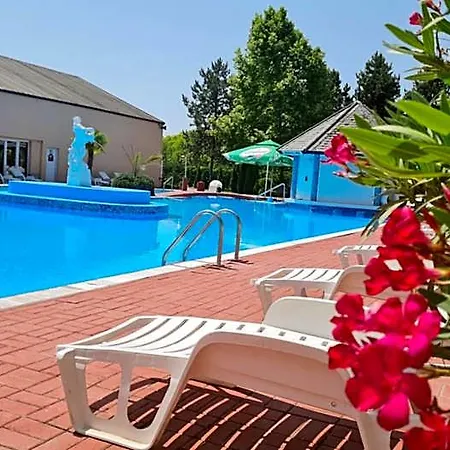 Oazis Wellness Panzio 3* Szigetszentmiklós