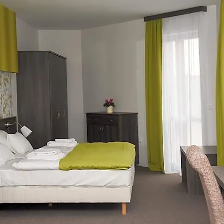 Oazis Wellness Panzio 3* Szigetszentmiklós