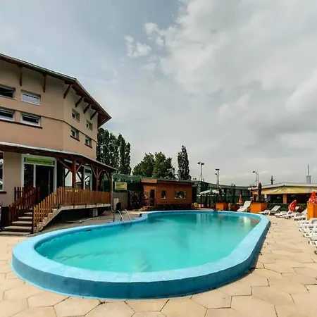 فندق Oazis Wellness Panzio Szigetszentmiklós