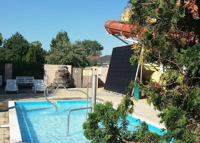 מלון Oazis Wellness Panzio Szigetszentmiklós